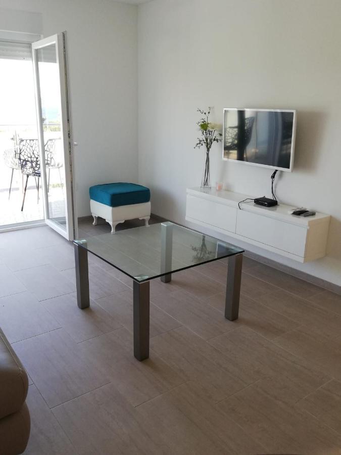 Apartmani Deluxe 야세니스 외부 사진