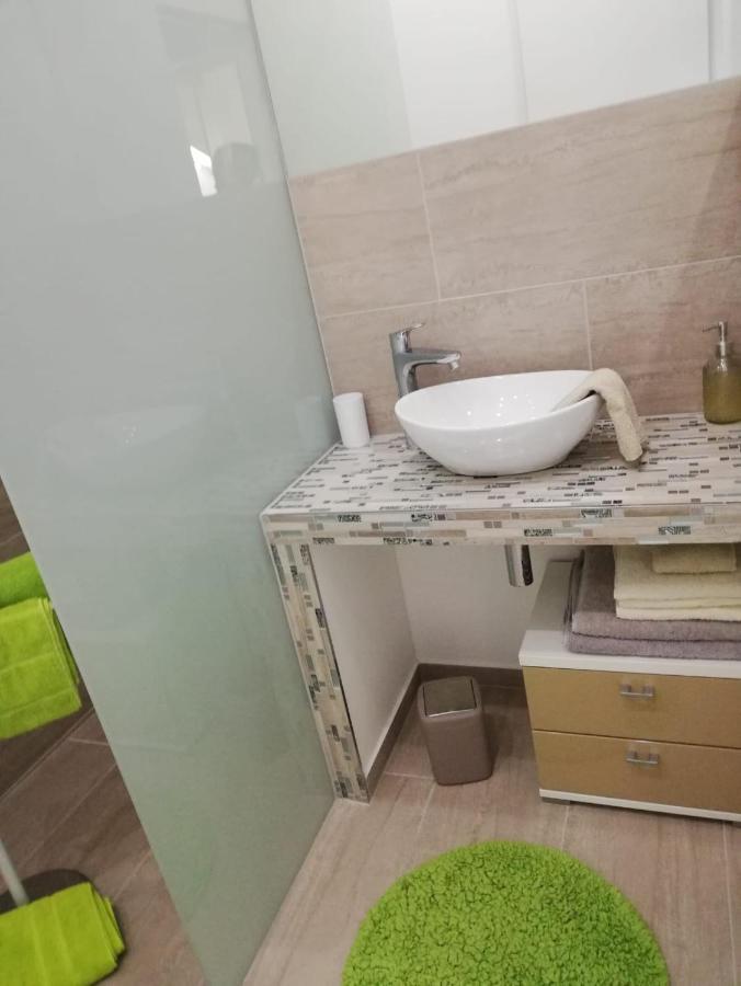Apartmani Deluxe 야세니스 외부 사진